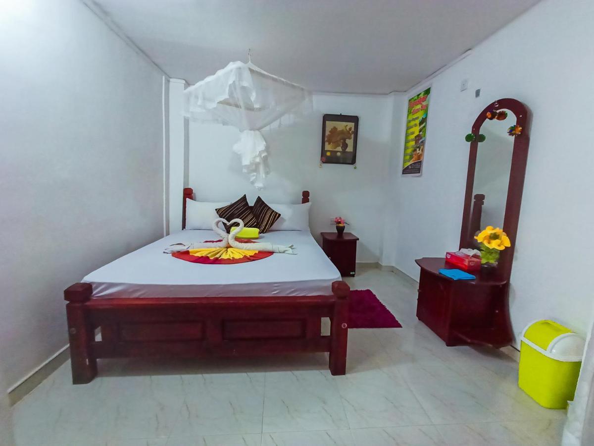 Sigiri Tarushan Home Stay Sigiriya Bagian luar foto