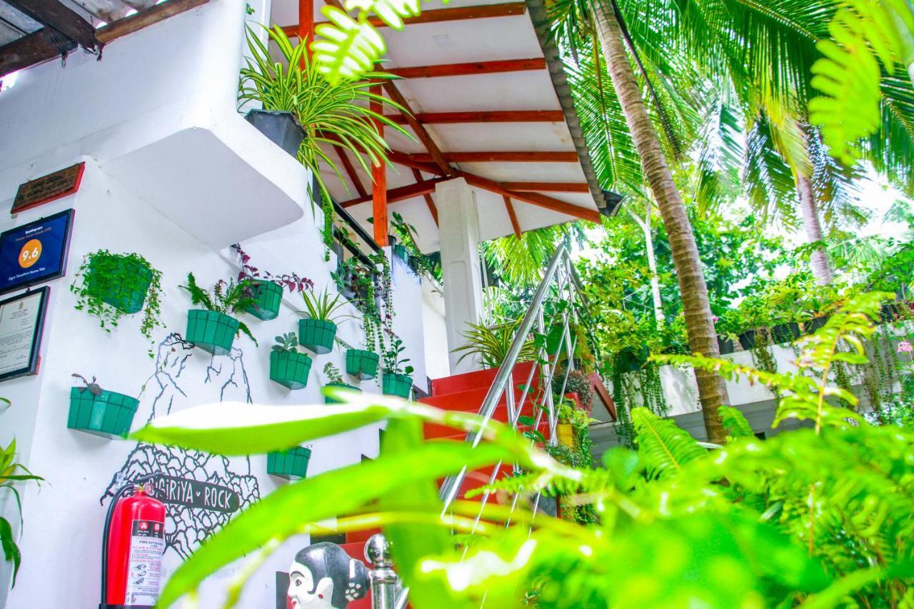 Sigiri Tarushan Home Stay Sigiriya Bagian luar foto