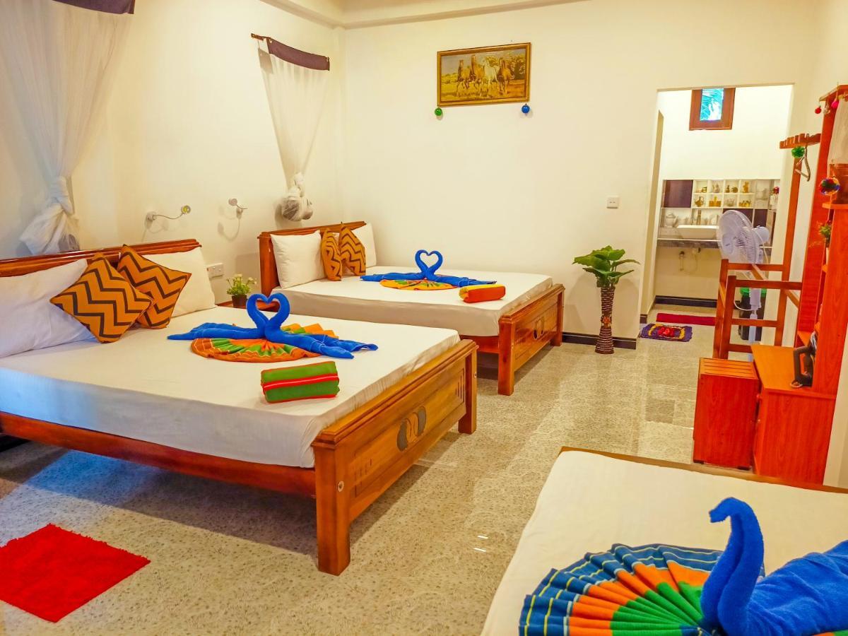 Sigiri Tarushan Home Stay Sigiriya Bagian luar foto