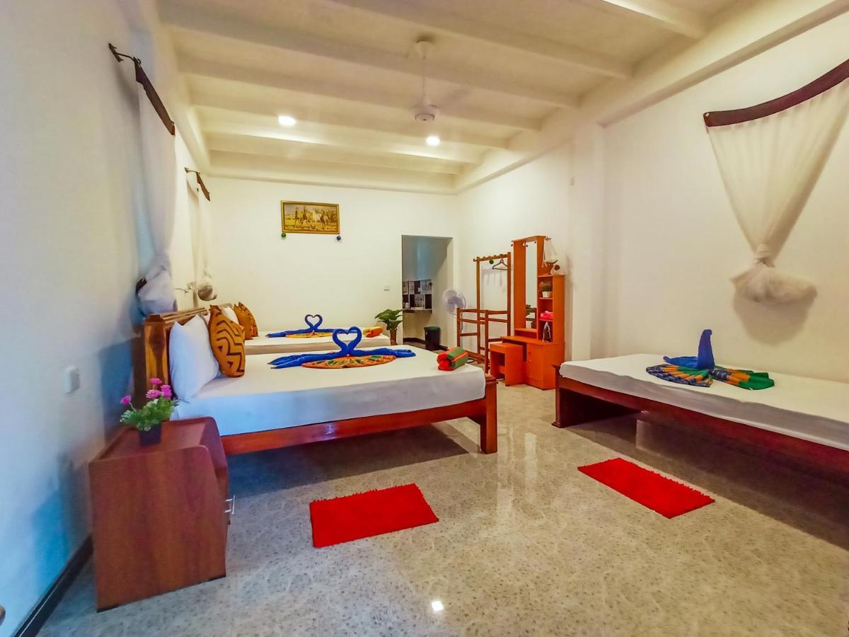 Sigiri Tarushan Home Stay Sigiriya Bagian luar foto