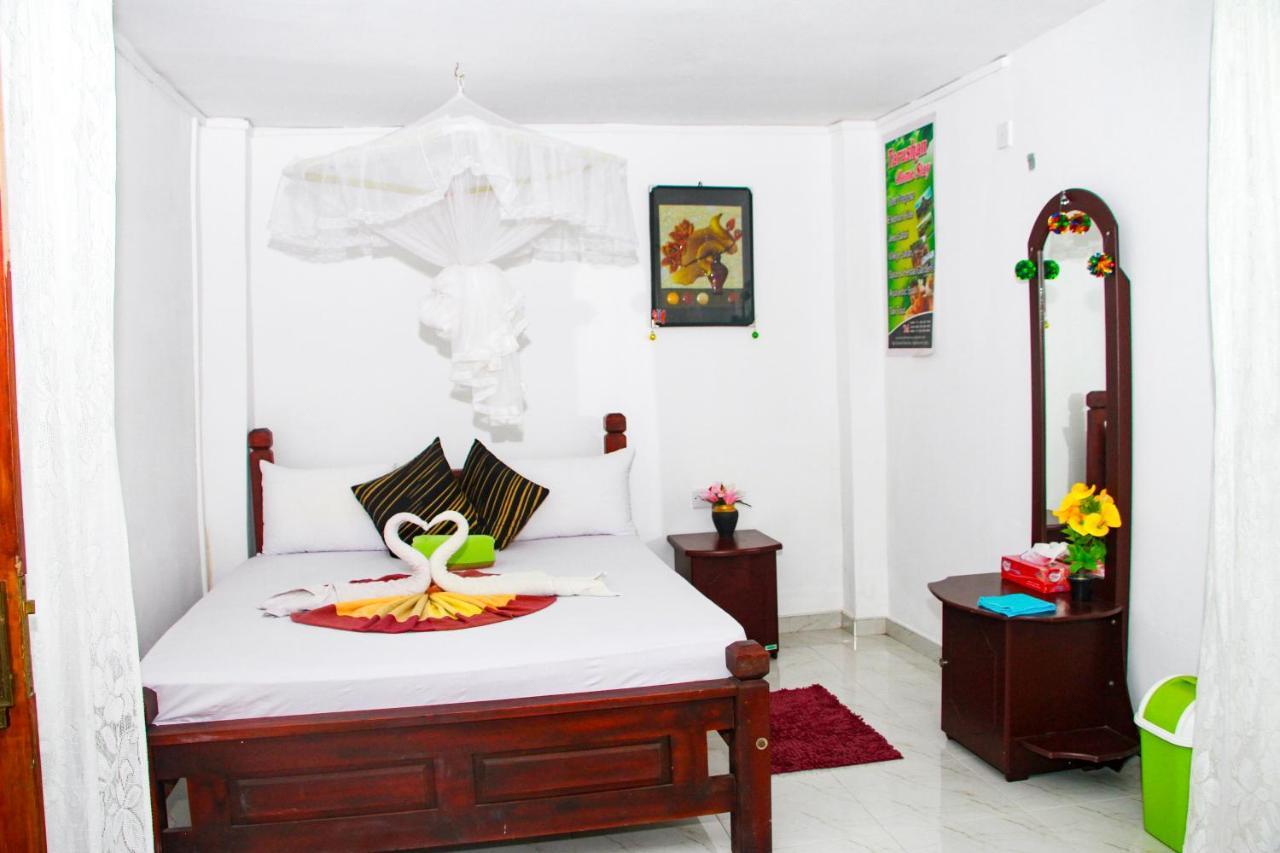 Sigiri Tarushan Home Stay Sigiriya Bagian luar foto