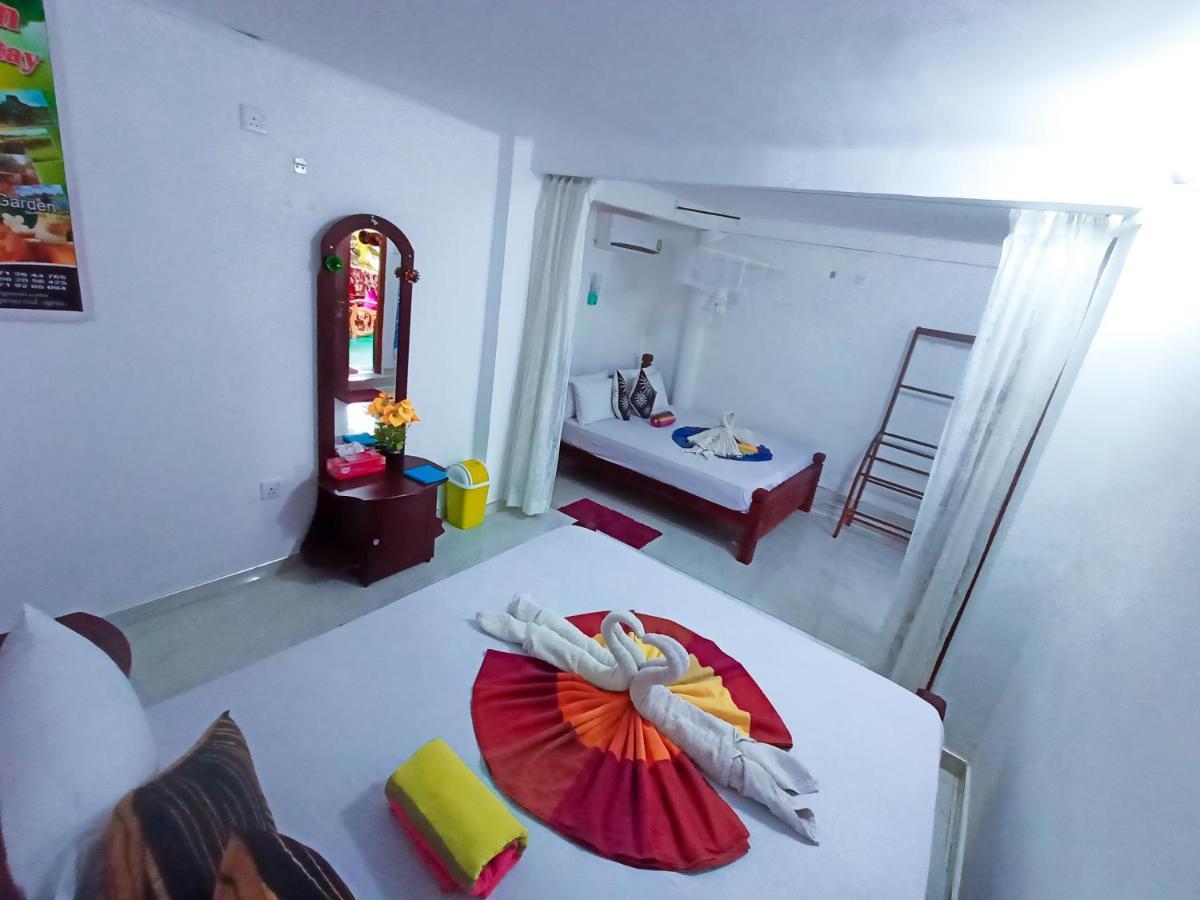 Sigiri Tarushan Home Stay Sigiriya Bagian luar foto