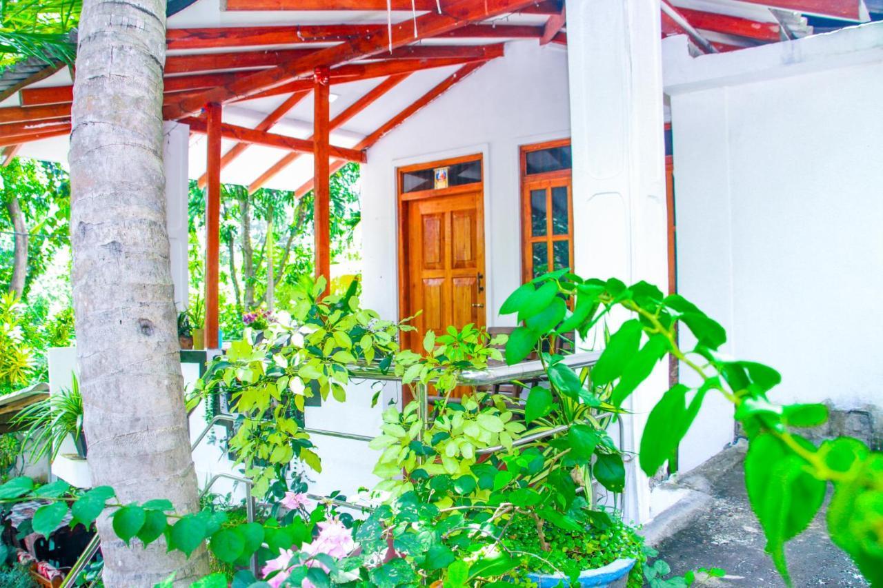 Sigiri Tarushan Home Stay Sigiriya Bagian luar foto