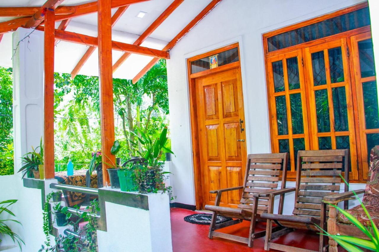 Sigiri Tarushan Home Stay Sigiriya Bagian luar foto