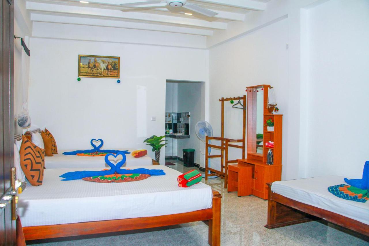 Sigiri Tarushan Home Stay Sigiriya Bagian luar foto
