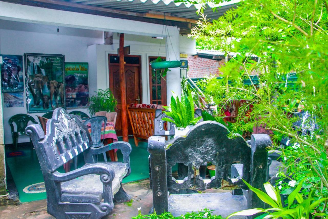 Sigiri Tarushan Home Stay Sigiriya Bagian luar foto