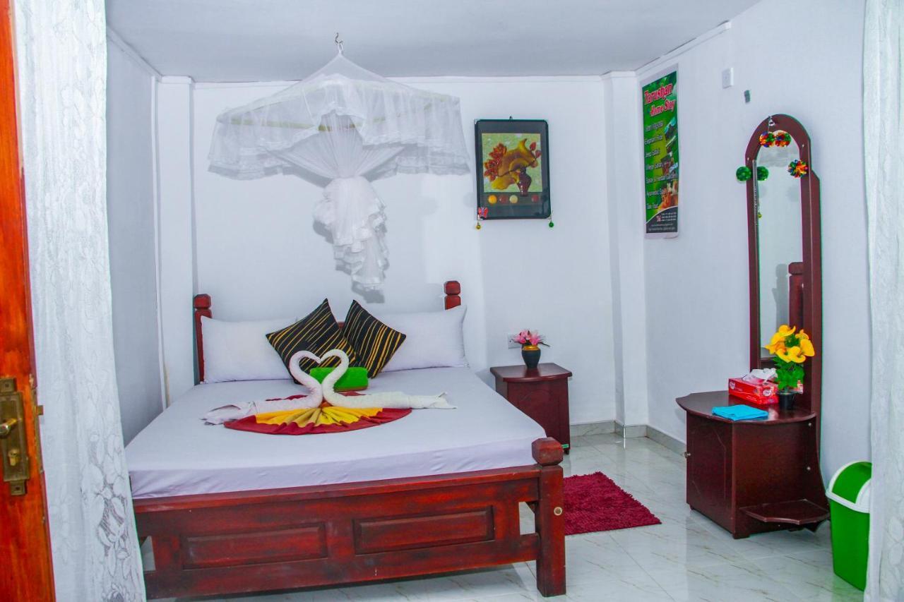 Sigiri Tarushan Home Stay Sigiriya Bagian luar foto
