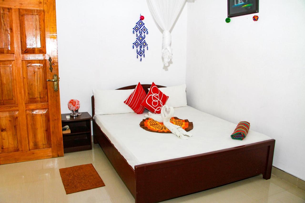 Sigiri Tarushan Home Stay Sigiriya Bagian luar foto