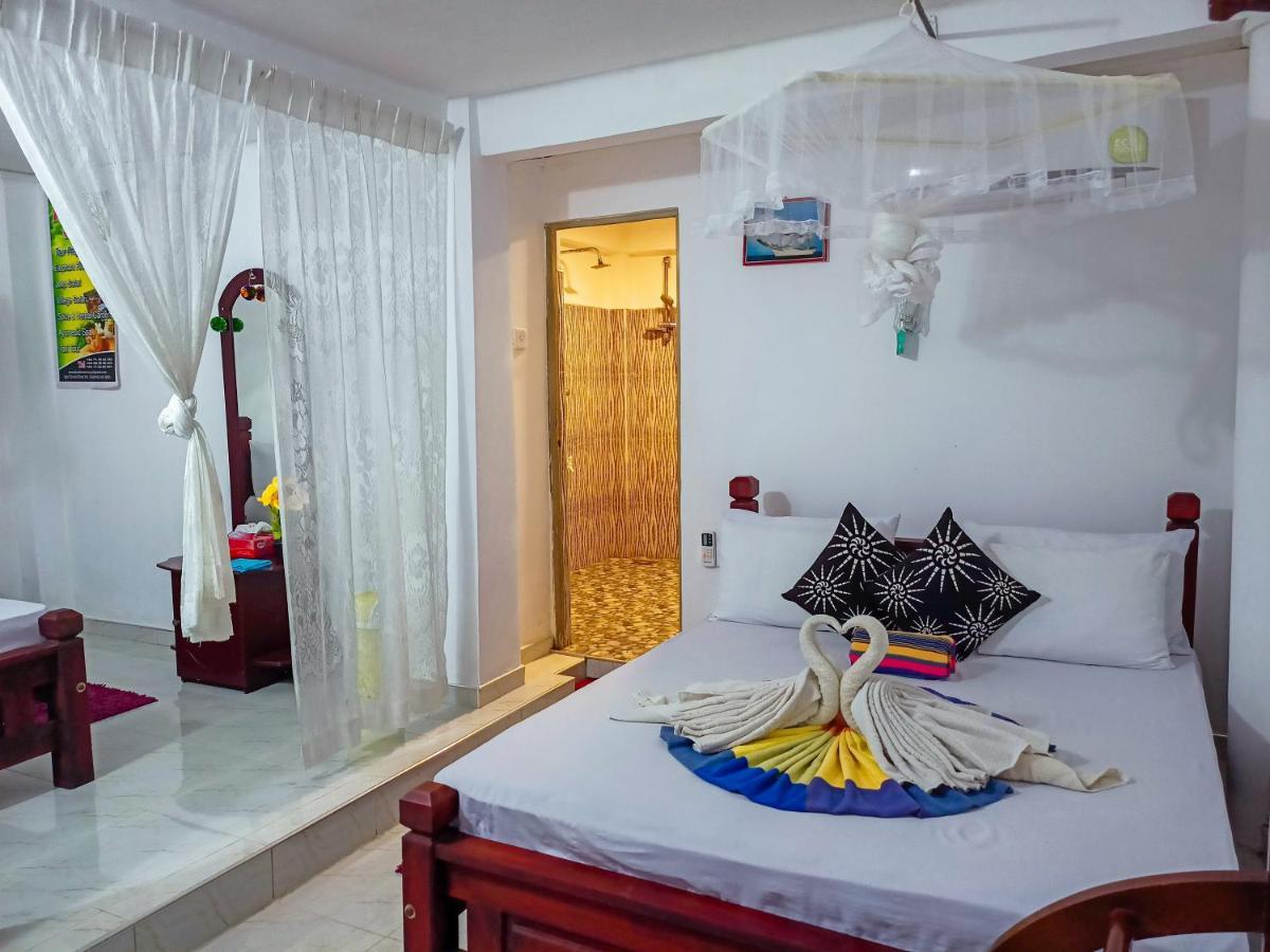 Sigiri Tarushan Home Stay Sigiriya Bagian luar foto