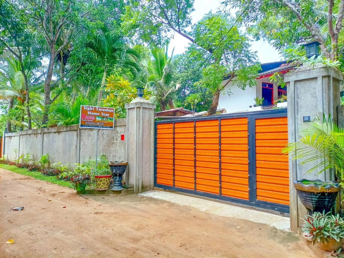 Sigiri Tarushan Home Stay Sigiriya Bagian luar foto